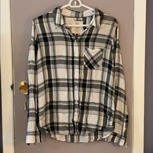 Button-Down Plaid Long Sleeve Shirt